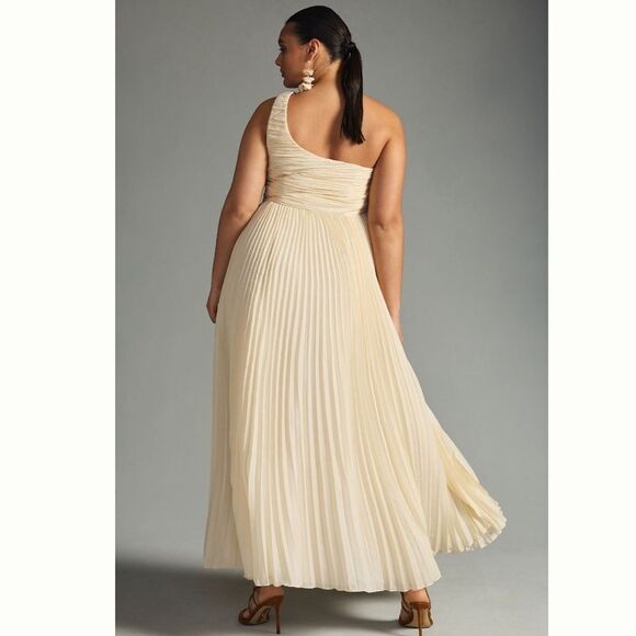 Forever That Girl One-Shoulder
Pleated Dress Elegant/ size XL - Picture 4 of 13